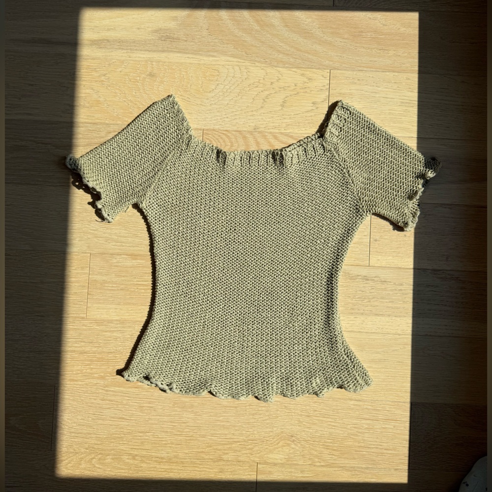 Vintage Knit Short Sleeve Crop Top in Olive Green
